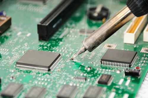 構(gòu)建品質(zhì)基石 線路板生產(chǎn)與計算機(jī)軟硬件研發(fā)的質(zhì)量保障之道